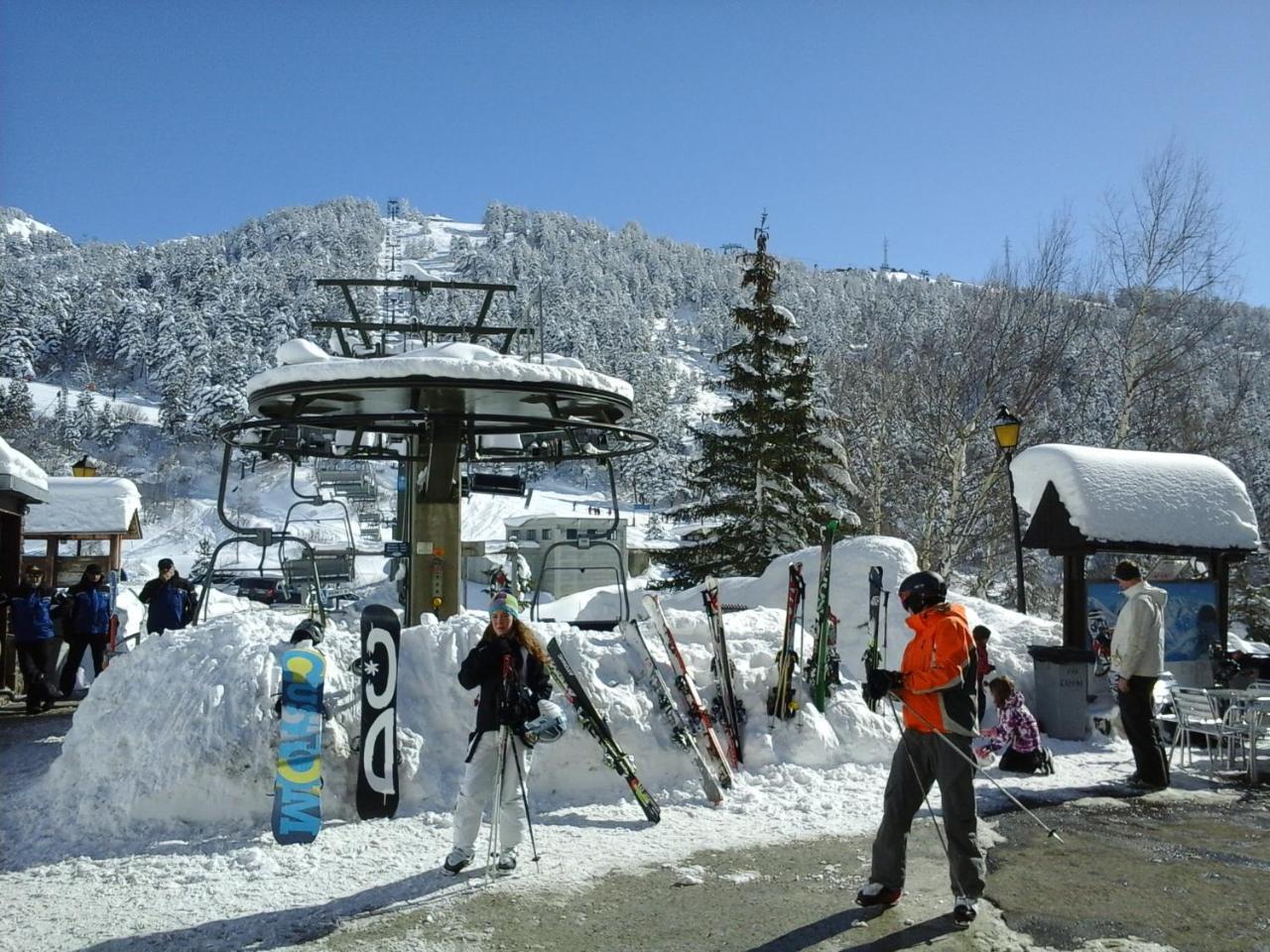 Apartamentos Tanau Baqueira Beret Bagian luar foto